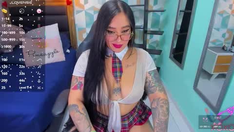 noraloux1 online show from October 12, 2025, 3:05 am