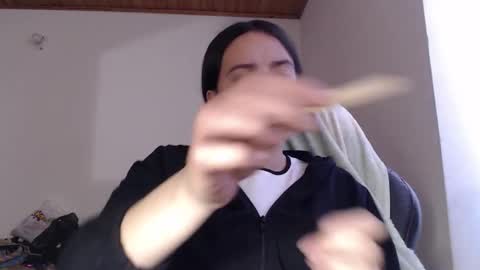 noreen_ online show from December 15, 2025, 8:24 pm