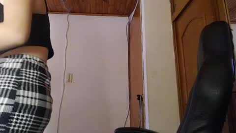 Snapshot of noreen_ chatting on April 26, 2026, 4:15 pm noreen_ online show from April 26, 2026, 4:15 pm