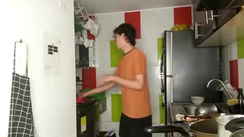 Snapshot of norehg__ chatting on October 9, 2025, 8:34 am Norehg online show from October 9, 2025, 8:34 am