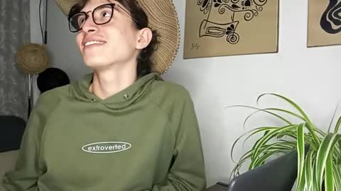 Snapshot of norehg__ chatting on October 20, 2025, 10:54 pm Norehg online show from October 20, 2025, 10:54 pm