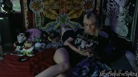 Snapshot of notsafeforspite chatting on April 30, 2026, 4:30 am FREAKY DRACULA online show from April 30, 2026, 4:30 am