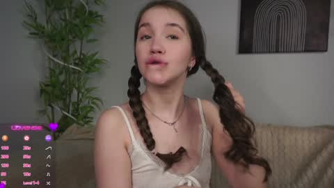 Snapshot of now_you_know chatting on December 2, 2024, 4:09 am Dina online show from December 2, 2024, 4:09 am