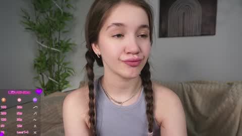 Snapshot of now_you_know chatting on December 4, 2024, 4:21 am Dina online show from December 4, 2024, 4:21 am