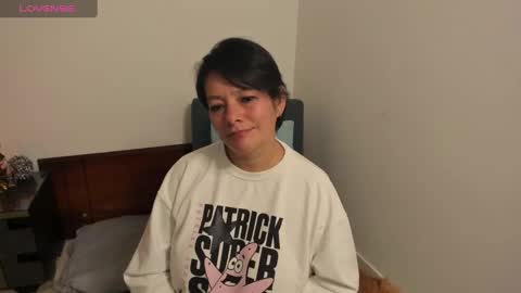 nuit_rose online show from February 6, 2025, 1:49 am