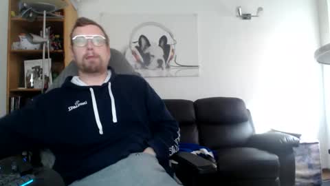 nursefan online show from November 22, 2025, 10:36 am