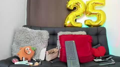 Nia online show from January 14, 2025, 6:13 am