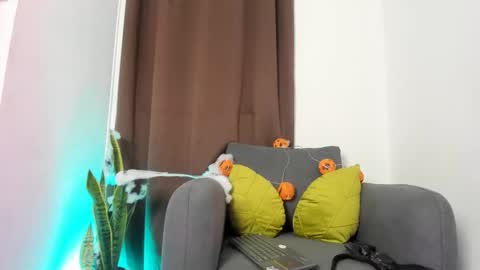 Nia online show from October 7, 2025, 10:01 am