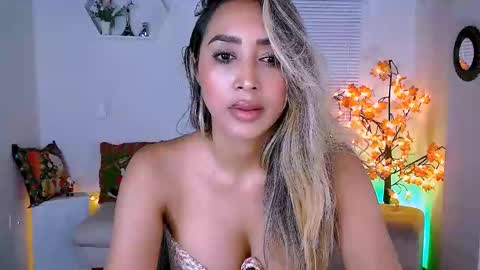 Nycole online show from December 19, 2024, 2:34 am