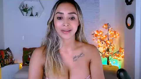 Nycole online show from December 19, 2024, 5:40 am