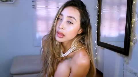 Nycole online show from September 11, 2025, 3:56 pm