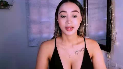 Nycole online show from November 3, 2025, 6:53 pm