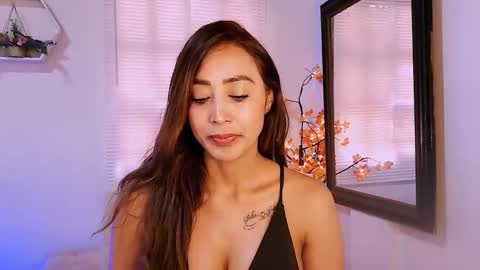 Nycole online show from November 21, 2025, 3:33 pm