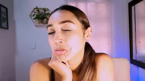 Nycole online show from March 19, 2026, 6:45 pm