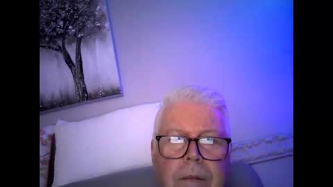 Snapshot of nylonlegs69 chatting on December 15, 2024, 12:17 pm stockings suspenders mad online show from December 15, 2024, 12:17 pm