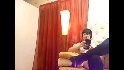 Snapshot of nylonseductress chatting on December 31, 2024, 10:56 pm Scarlett online show from December 31, 2024, 10:56 pm