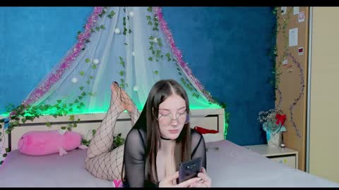 Kat online show from January 4, 2025, 8:59 pm