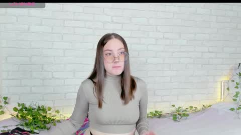 Kat online show from December 3, 2025, 2:48 pm