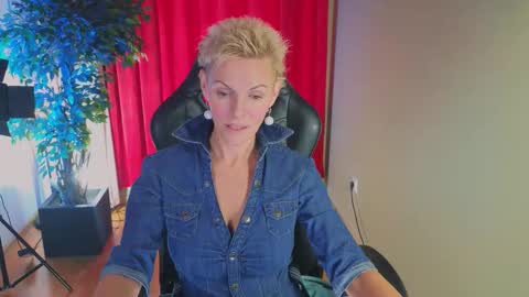 nymphvariety online show from October 3, 2025, 5:26 am