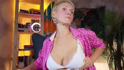 nymphvariety online show from October 5, 2025, 5:39 am