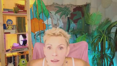 nymphvariety online show from October 11, 2025, 5:28 am