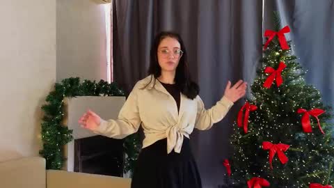 Snapshot of nyraviolet chatting on January 8, 2026, 6:37 am Mia online show from January 8, 2026, 6:37 am