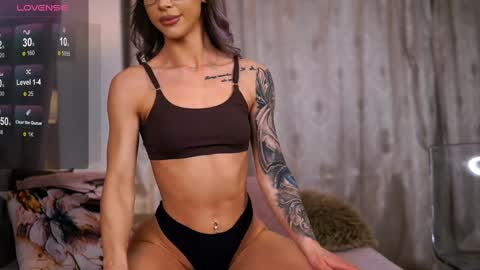 nyrobinova online show from December 22, 2024, 7:22 am