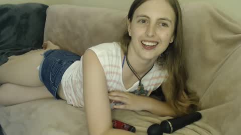 Stef  Derek online show from February 9, 2025, 3:43 am