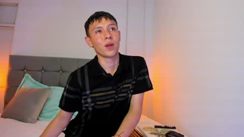 Snapshot of oasis_ossa chatting on December 10, 2024, 4:13 am Lyam online show from December 10, 2024, 4:13 am