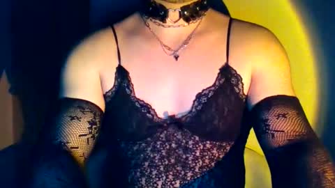 Snapshot of obscuraboy chatting on May 17, 2026, 11:01 pm Doxy online show from May 17, 2026, 11:01 pm