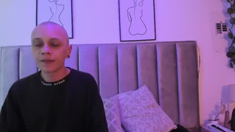 Sara Help me reach 1000 followers online show from April 11, 2026, 5:17 pm