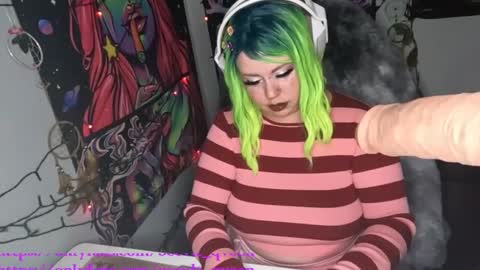 occvlt qveen online show from December 20, 2024, 7:01 am