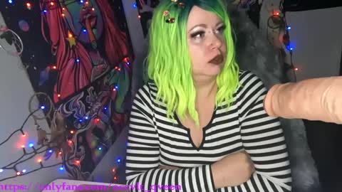 occvlt qveen online show from December 22, 2024, 8:27 am