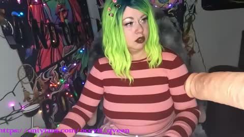 occvlt qveen online show from January 3, 2025, 12:54 am