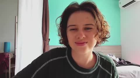 Evie online show from December 4, 2024, 4:21 am