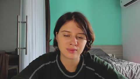 Evie online show from December 13, 2024, 3:49 am