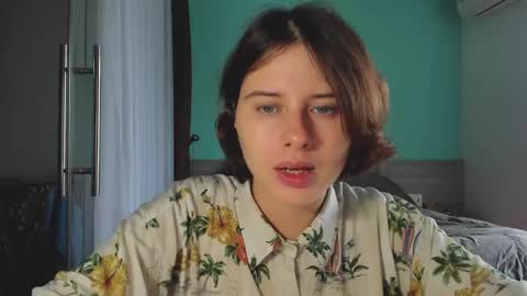 Evie online show from December 16, 2024, 3:40 am