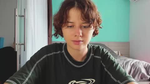 Evie online show from February 5, 2025, 4:37 am