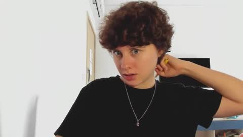 Evie online show from February 10, 2026, 5:44 am