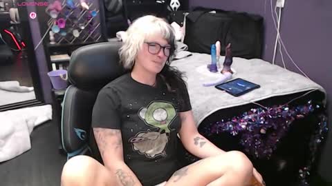 Snapshot of oddywithabody chatting on February 13, 2026, 6:42 am Oddy With A Body online show from February 13, 2026, 6:42 am