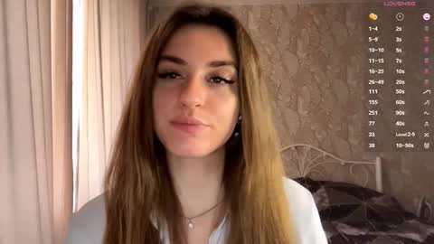 Mia online show from October 9, 2025, 9:07 am