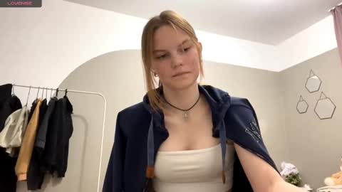 Aneta Bruno online show from October 5, 2025, 2:48 pm