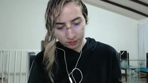 Val online show from February 9, 2025, 2:06 am