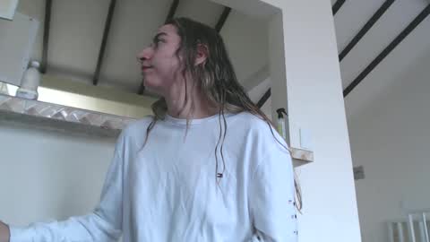 Val online show from March 5, 2025, 4:02 pm