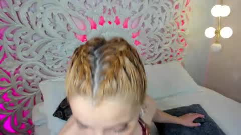 Ana  online show from October 18, 2025, 11:11 am