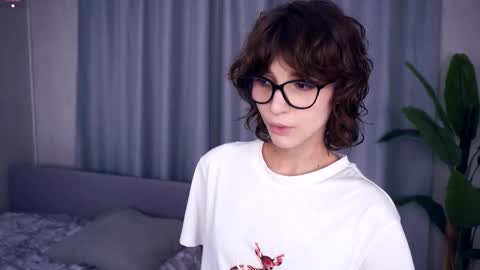 Thea online show from October 15, 2025, 7:47 pm