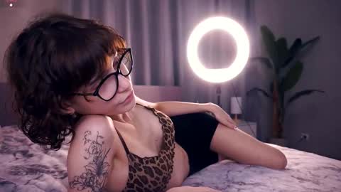 Thea online show from October 24, 2025, 7:21 pm