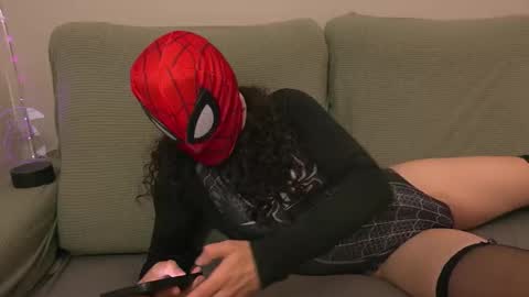 Offelie online show from November 5, 2025, 9:42 am