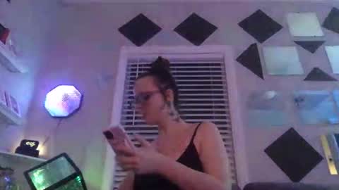 officialstormix online show from April 12, 2026, 2:05 am