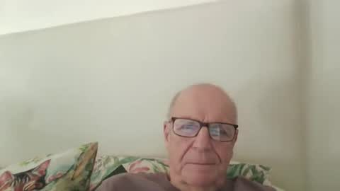 Snapshot of oggi95 chatting on May 15, 2026, 12:23 pm oggi95 online show from May 15, 2026, 12:23 pm